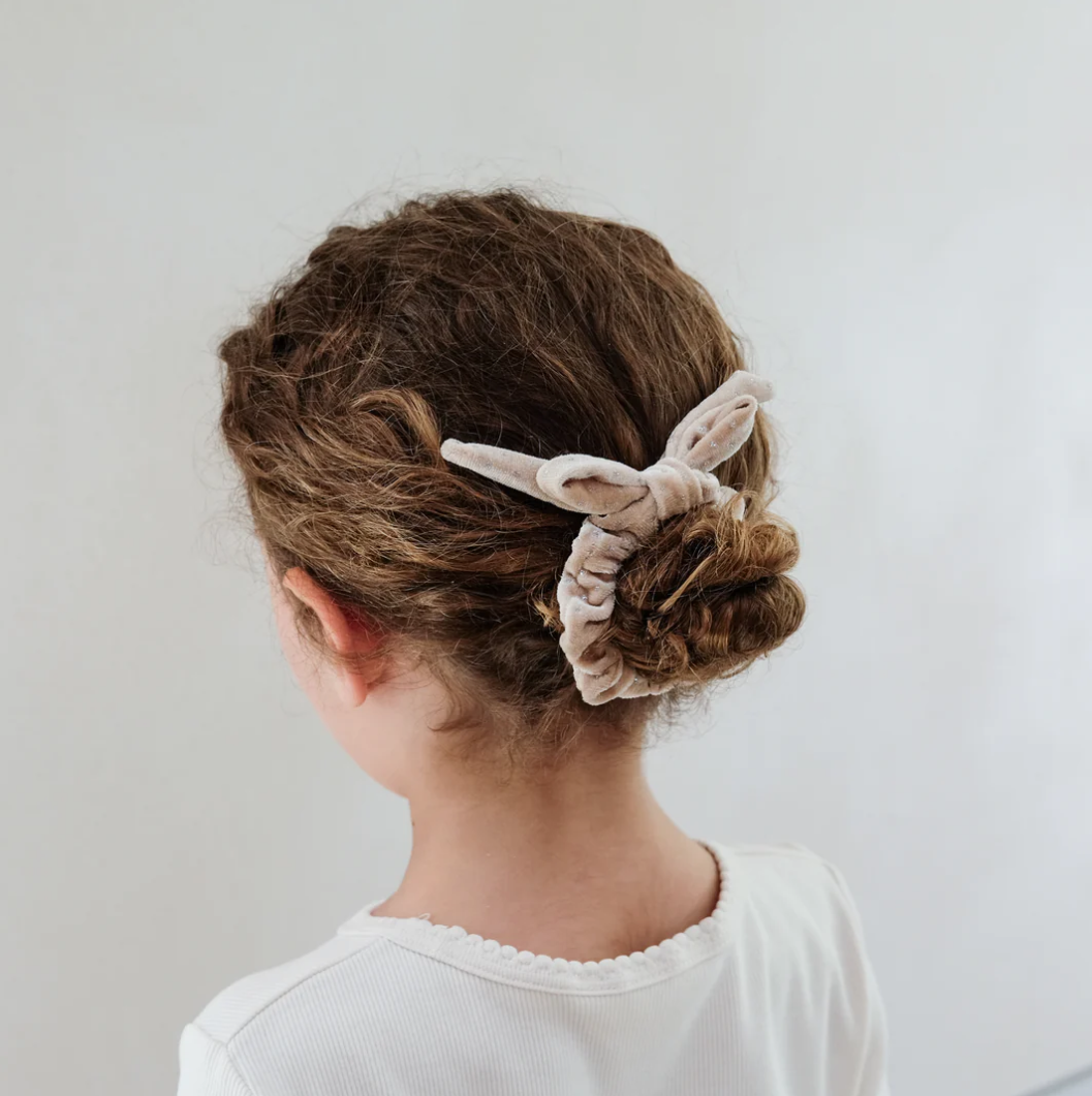 MIMI & LULA Christmas velvet bow scrunchies 4pk