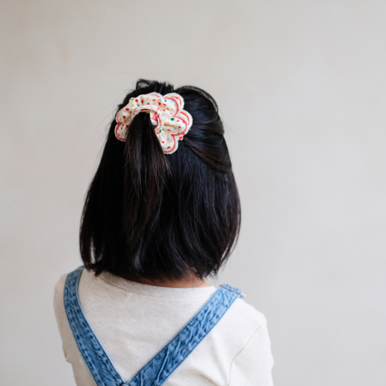 MIMI AND LULA - Heart print scalloped scrunchie