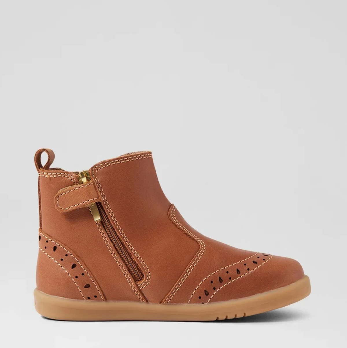BOBUX - BILLIE CHELSEA BOOT - CARAMEL/GOLD